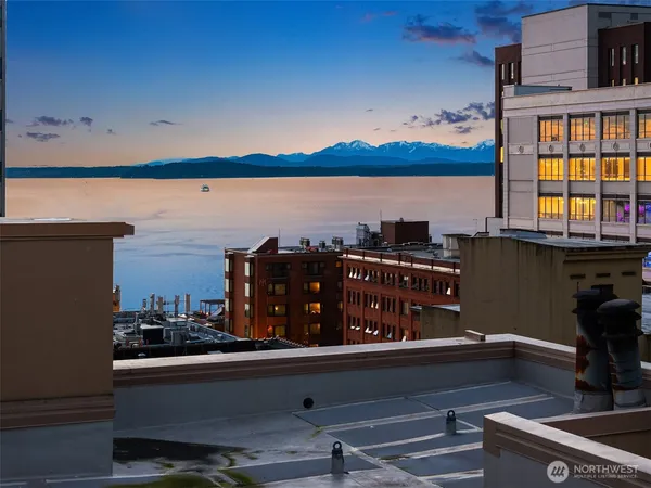 $1,275,000 | 1519 3rd Avenue, Unit 801, Seattle, WA 98101