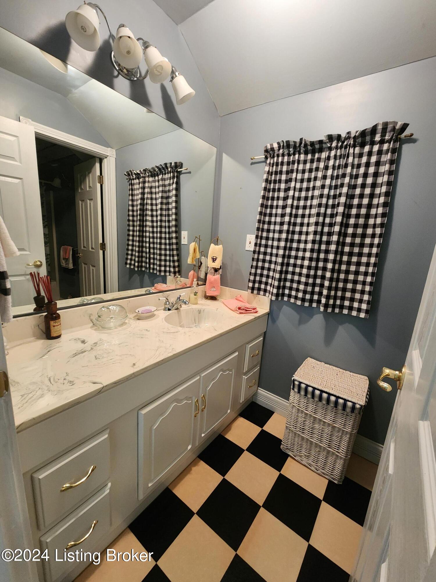 4518 High Plains Road Vine Grove, KY 40175 - Photo 13 of 66 20230526_130743