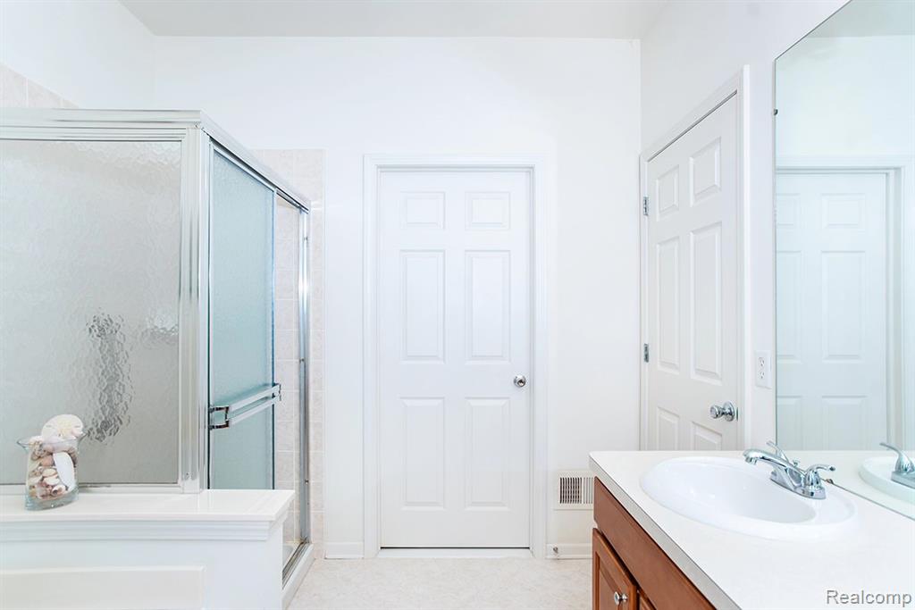 613 Zion Court Howell, MI 48843 - Photo 19 of 41