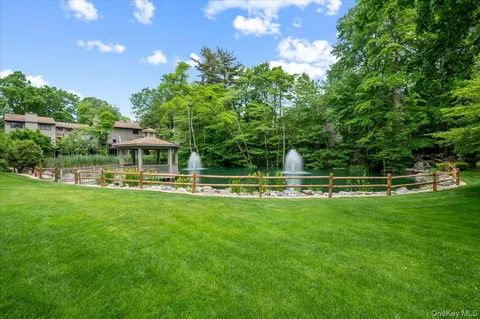 $999,000 | 225 Hamlet Drive, Jericho, NY 11753
