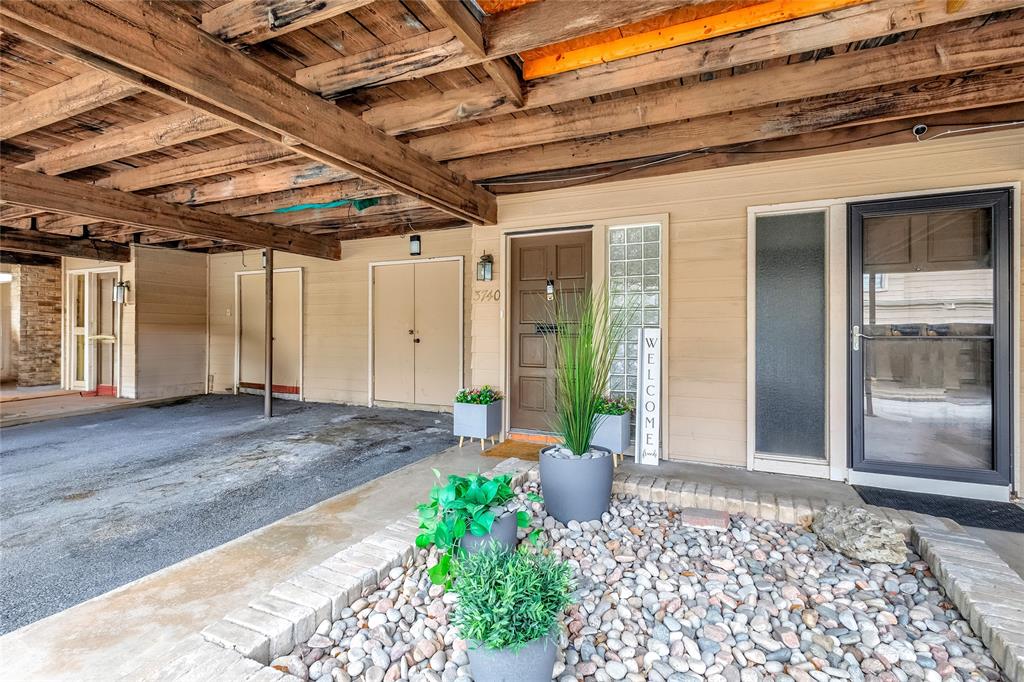 3740 Vitruvian Way, Unit D Addison, TX 75001 - Photo 19 of 22 a view of a patio with table and chairs and potted plants