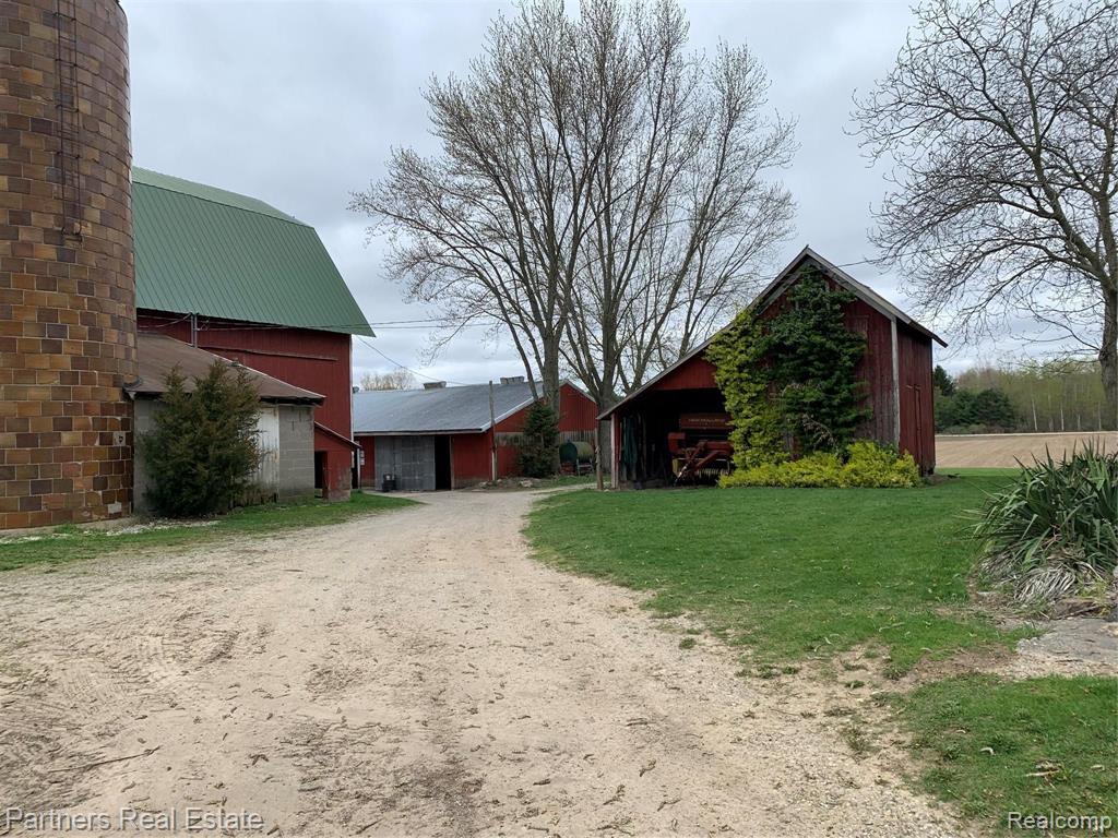2387 West Cohoctah Road Howell, MI 48855 - Photo 7 of 50