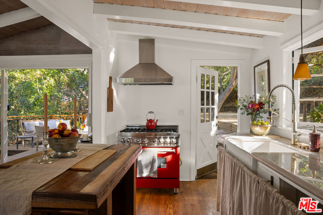 21658 Encina Road Topanga, CA 90290 - Photo 8 of 54 Gallery Image 8