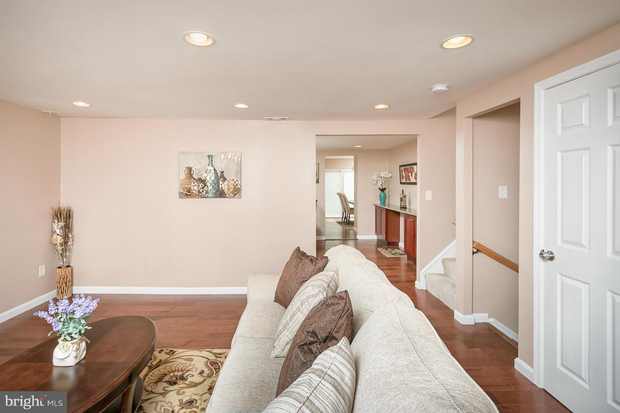 9807 Winands Road Randallstown, MD 21133 - Photo 7 of 27 Living Room