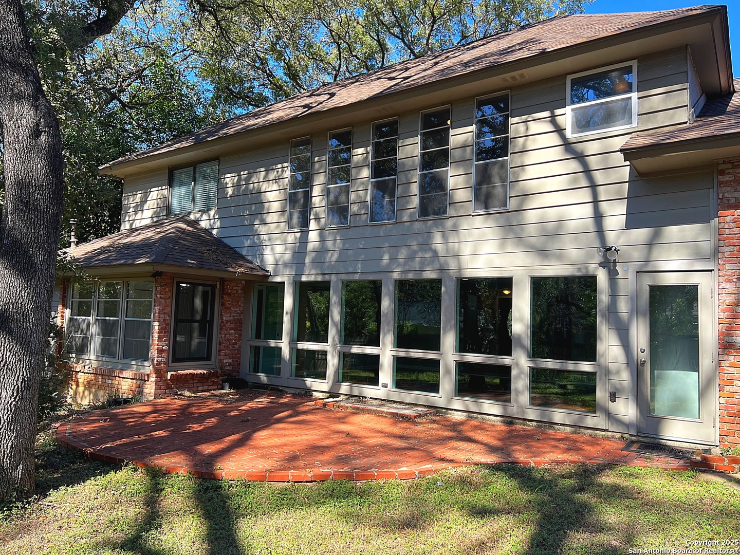 11410 Whisper Moss Street San Antonio, TX 78230 - Photo 31 of 44 a backyard of a house with yard and outdoor seating