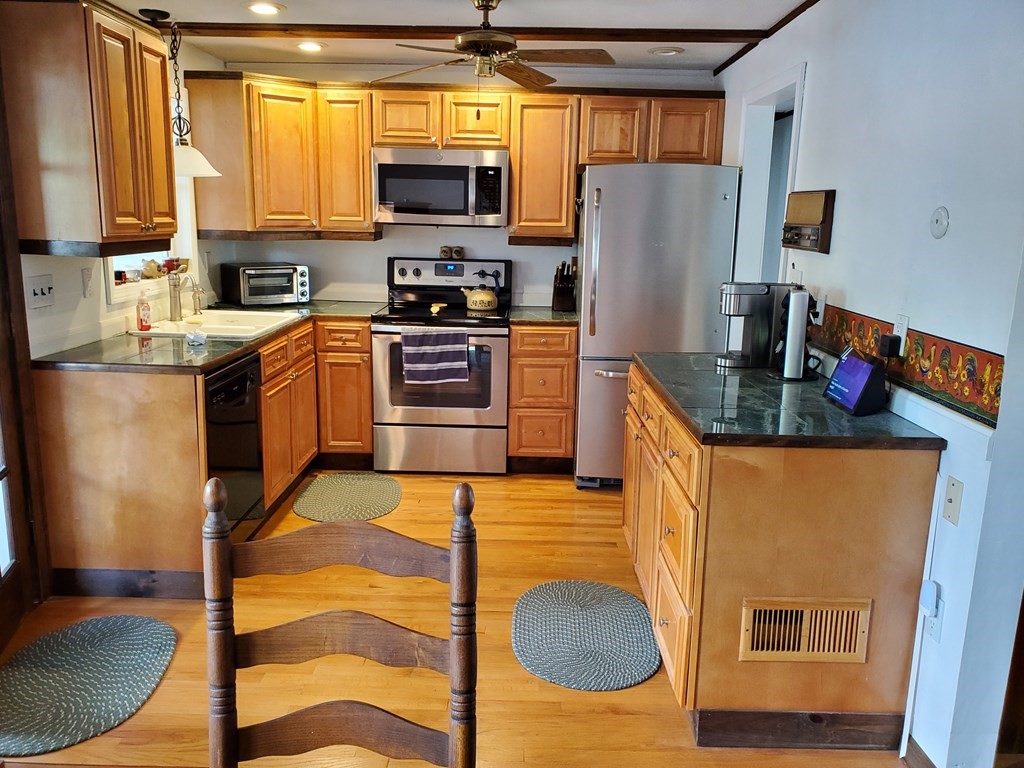 21 Sable Road Salem, MA 01970 - Photo 4 of 23 Gallery Image 4