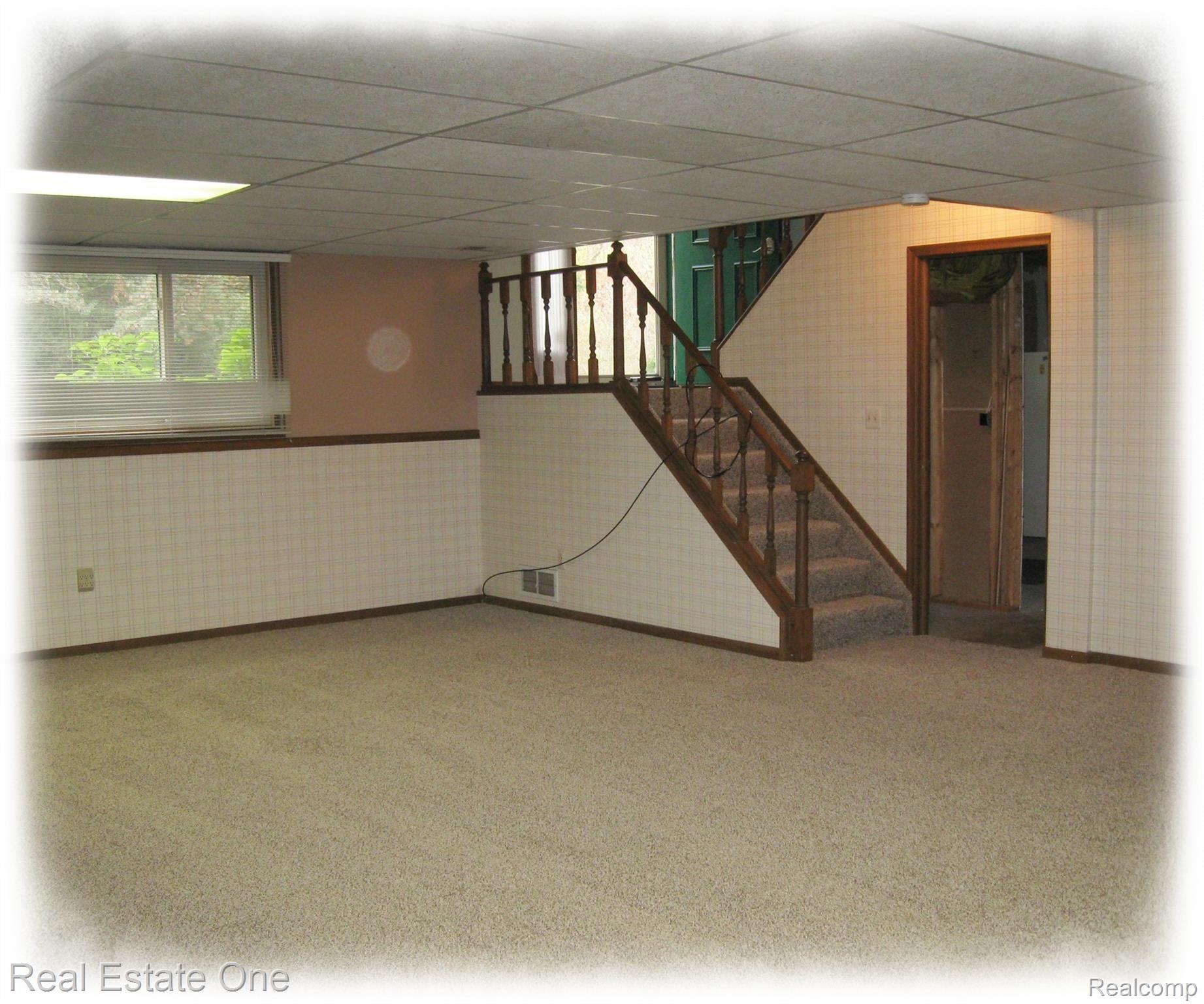 40425 Willis Road Belleville, MI 48111 - Photo 18 of 36 Family Room view to front entry and laundry area