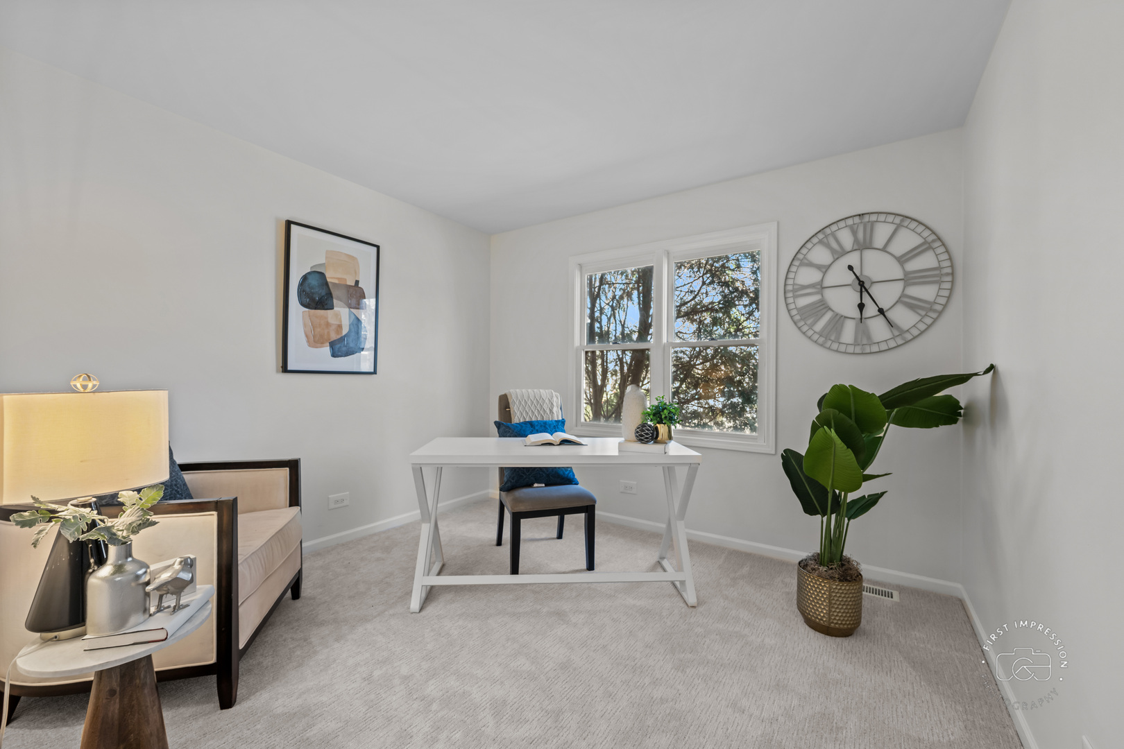 225 North Canterbury Road Aurora, IL 60506 - Photo 17 of 42 a view of a livingroom with furniture and a potted plant