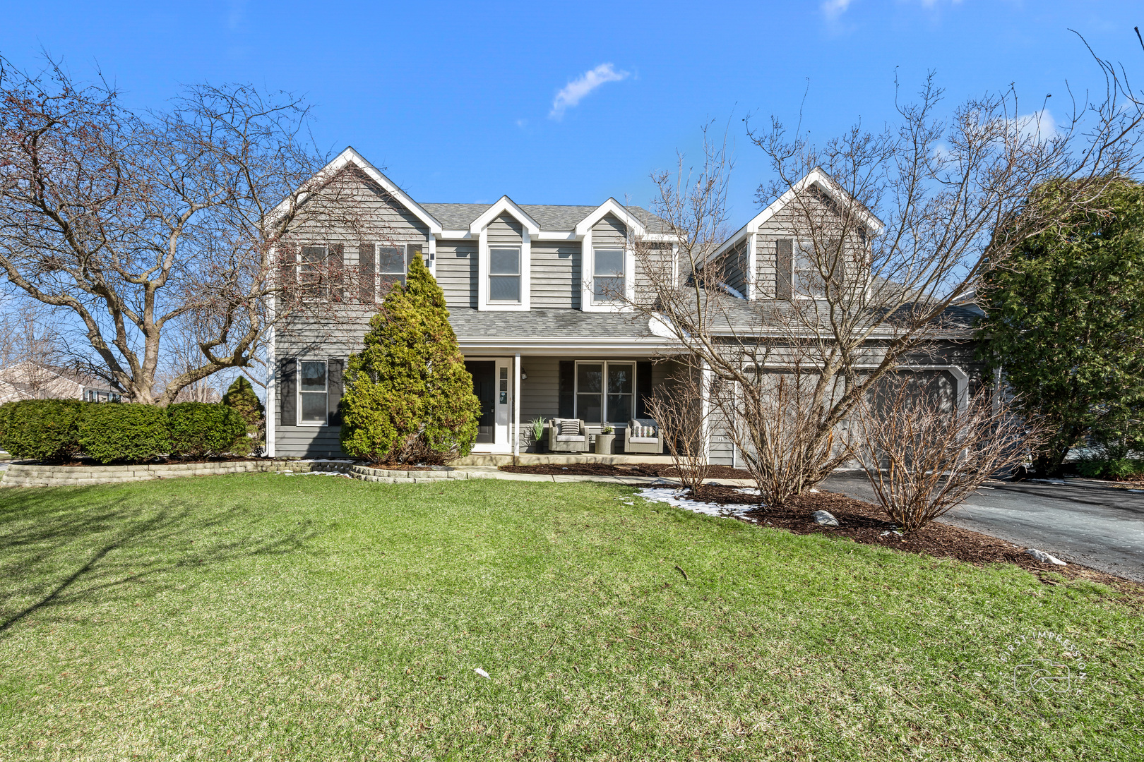 225 North Canterbury Road Aurora, IL 60506 - Photo 2 of 42 a front view of a house with table and chairs