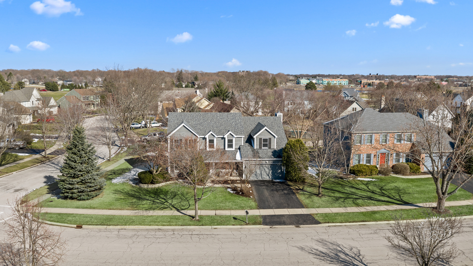 225 North Canterbury Road Aurora, IL 60506 - Photo 3 of 42 a view of a city