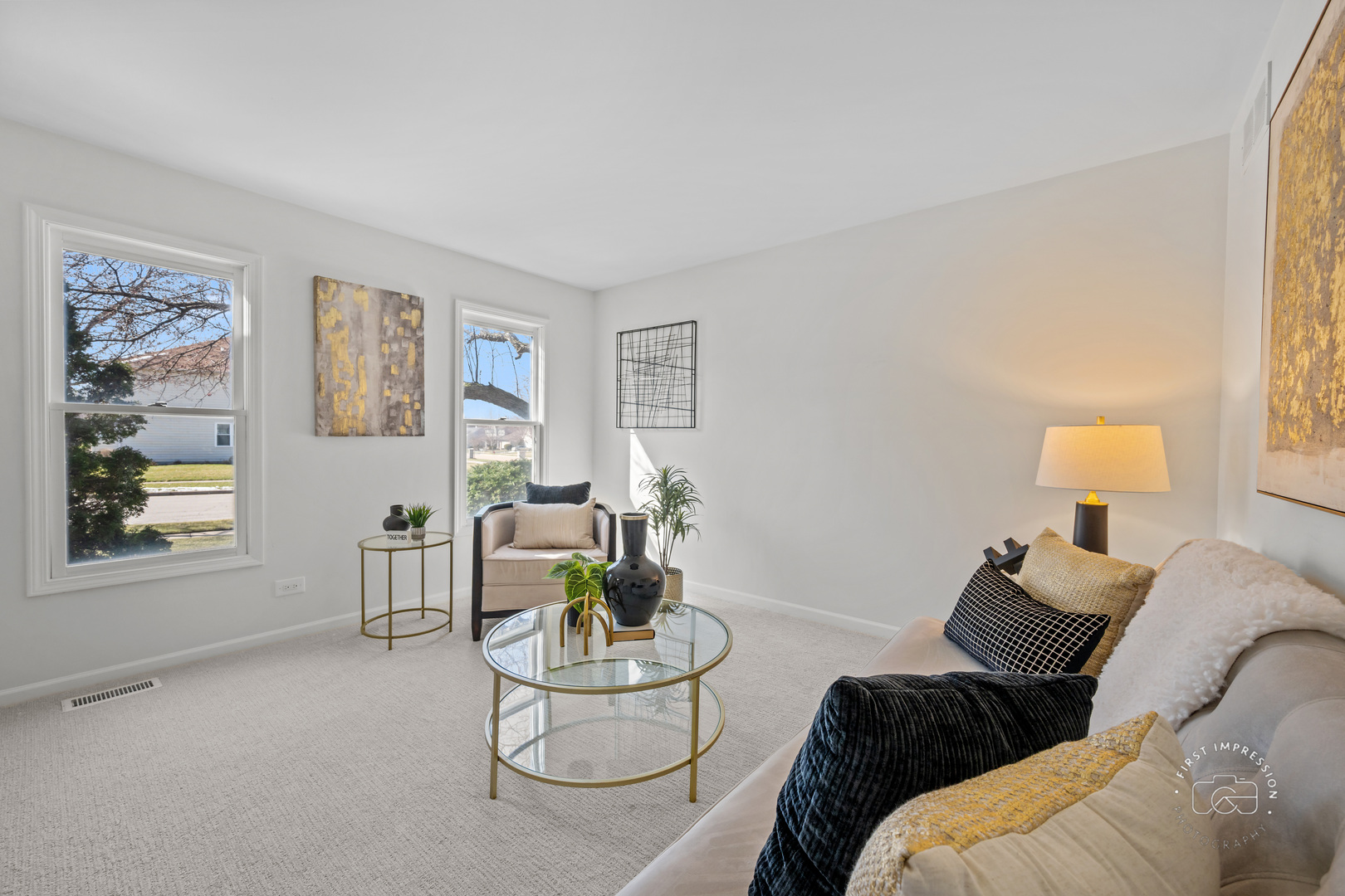 225 North Canterbury Road Aurora, IL 60506 - Photo 8 of 42 a living room with furniture and a potted plant