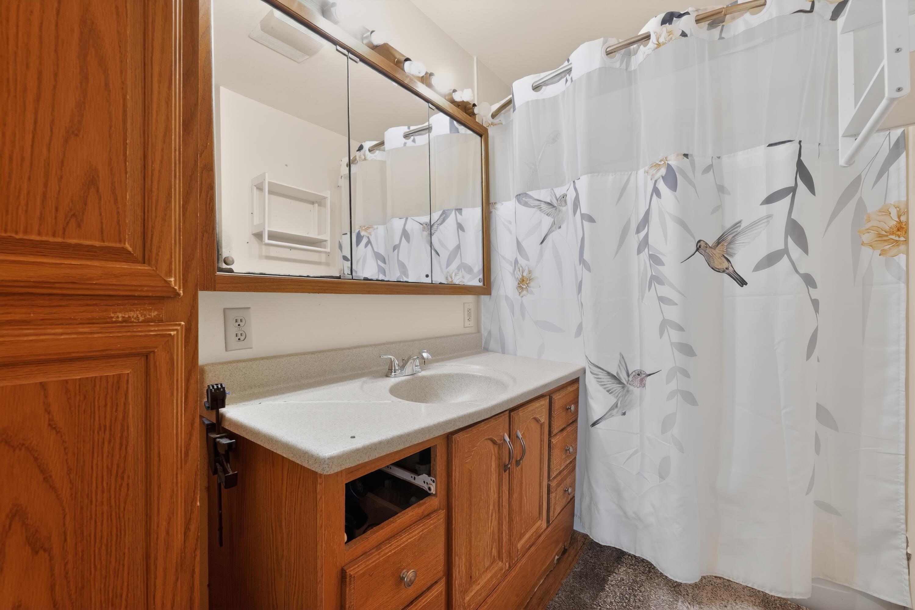 614 16th Place Somers, WI 53140 - Photo 15 of 39 46_614_16th_Pl-Bathroom-7578