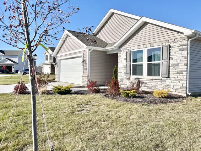 $289,999 | 10325 Woodsong Cove, New Haven, IN 46774