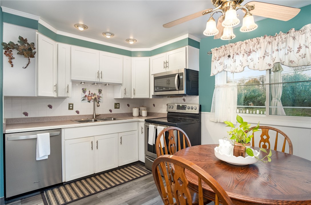 19 Del Verde Road Gates, NY 14624 - Photo 13 of 29