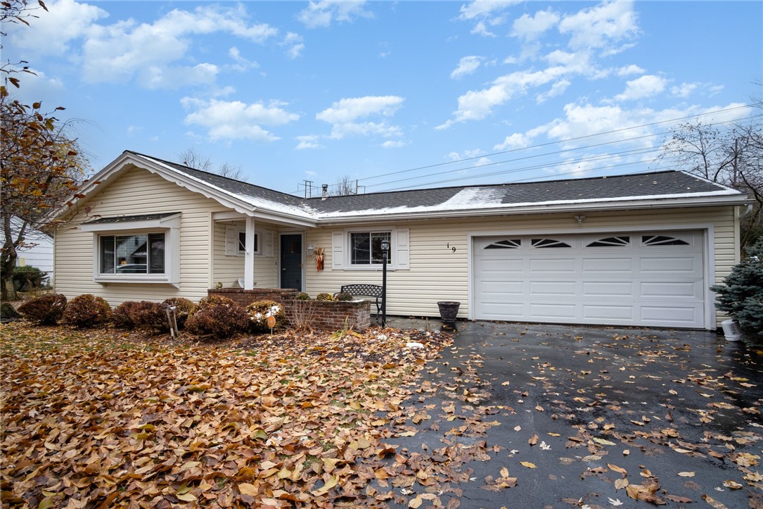 19 Del Verde Road Gates, NY 14624 - Photo 3 of 29