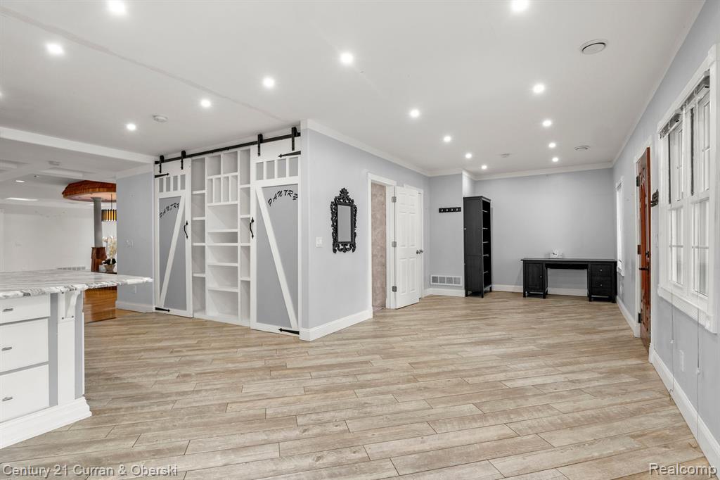 26185 Wick Road Taylor, MI 48180 - Photo 4 of 32