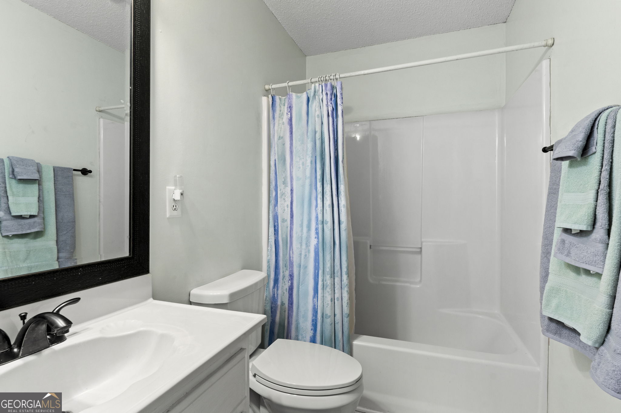 119 Moll Drive Cochran, GA 31014 - Photo 26 of 66 a bathroom with a sink toilet and shower