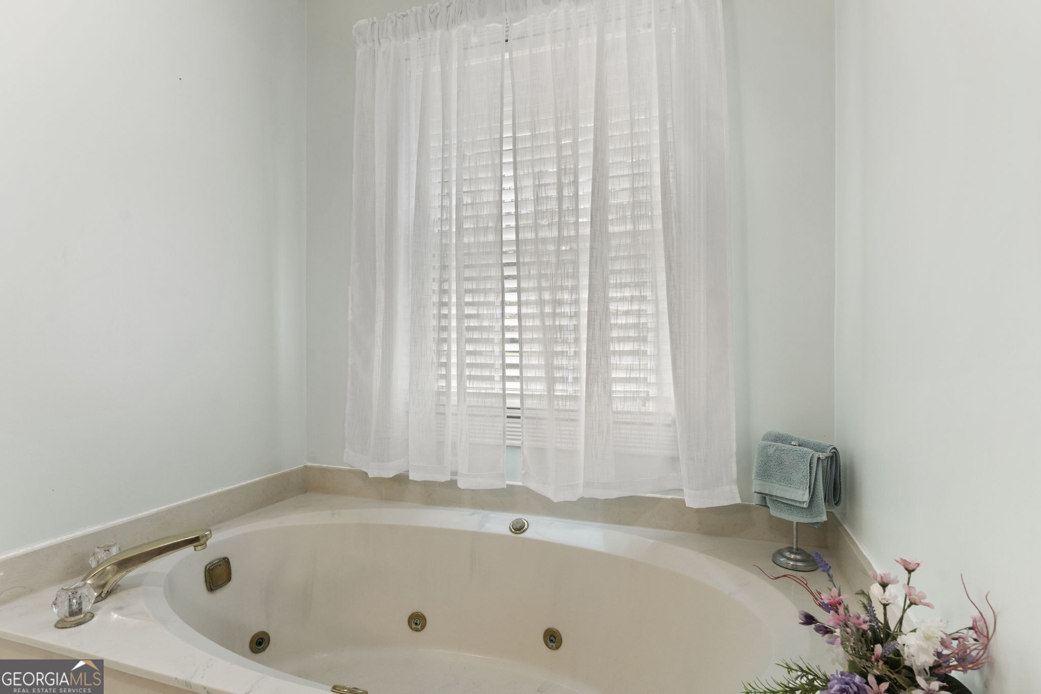 119 Moll Drive Cochran, GA 31014 - Photo 37 of 66 a bathroom with bathtub and a window