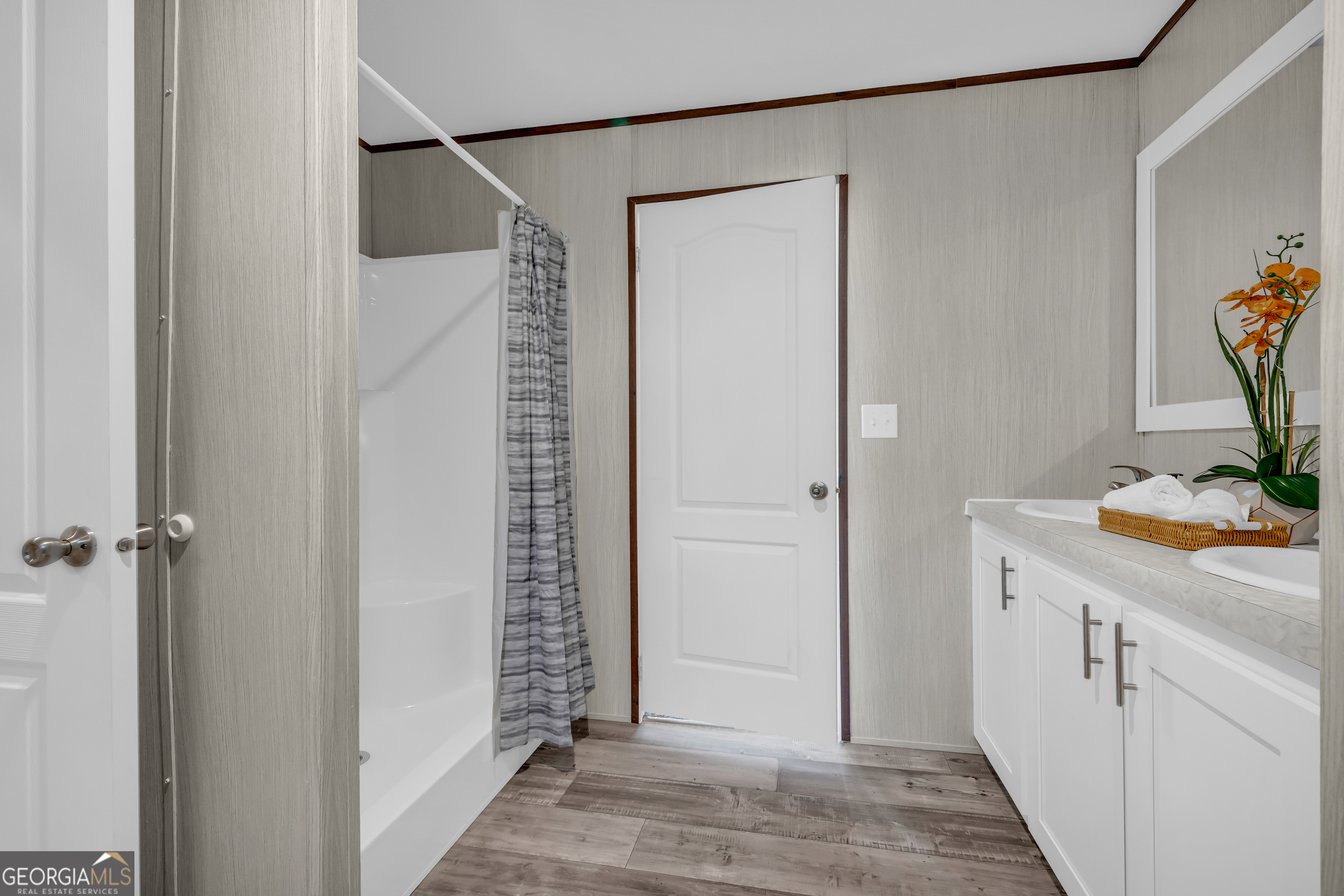 31 Dons Court Royston, GA 30662 - Photo 15 of 51 a bathroom with a shower and a sink