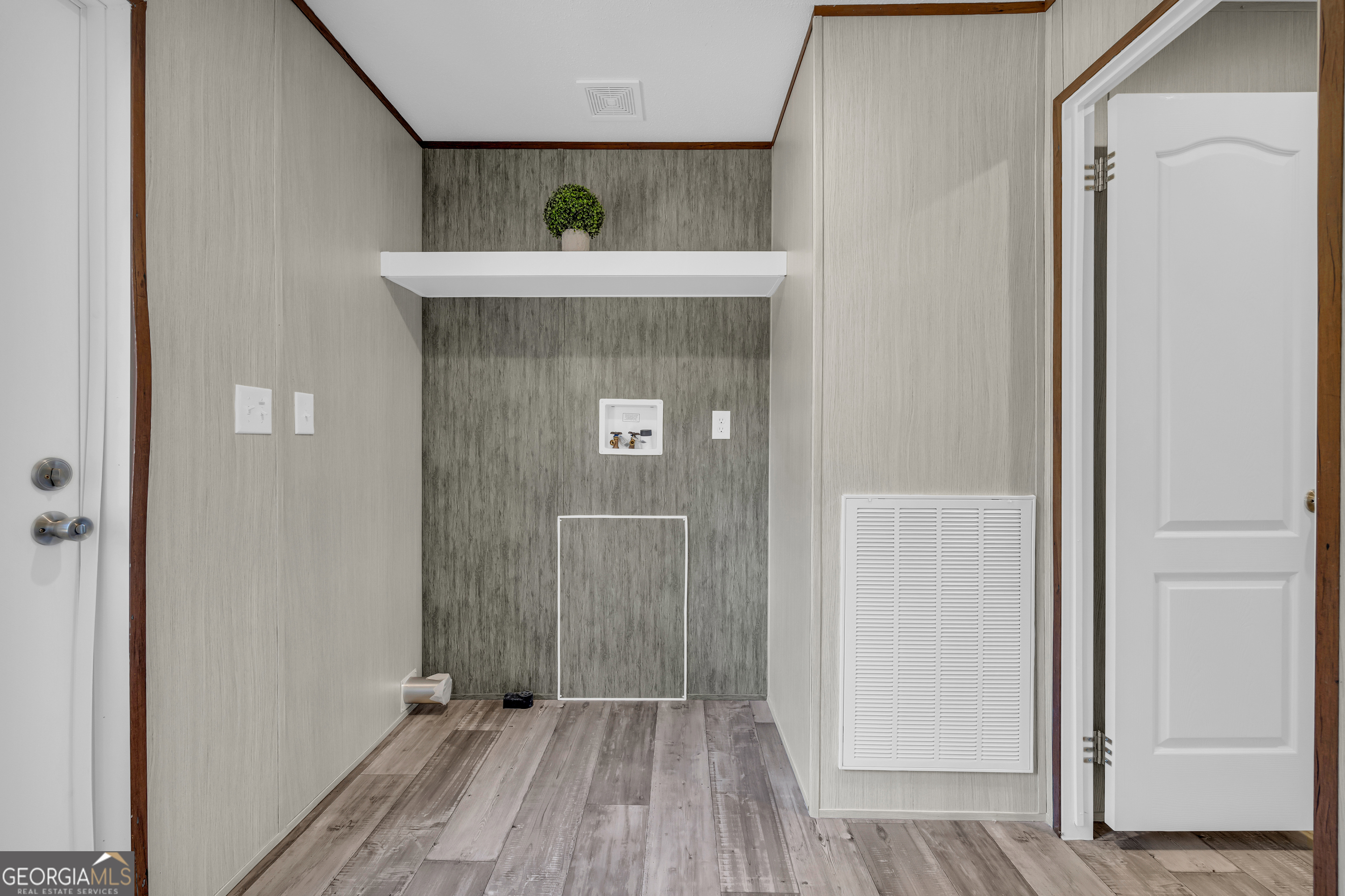 31 Dons Court Royston, GA 30662 - Photo 23 of 51 a view of hallway with wooden floor