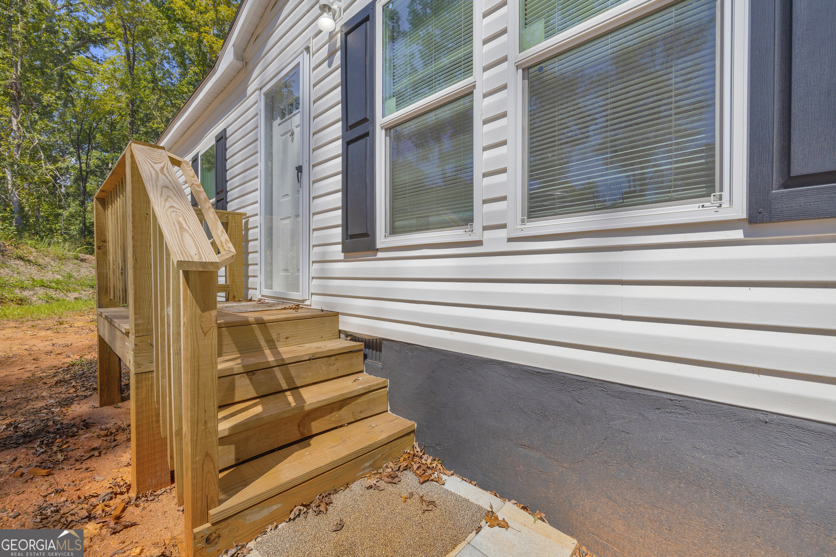 31 Dons Court Royston, GA 30662 - Photo 7 of 51 a view of a house with a large window