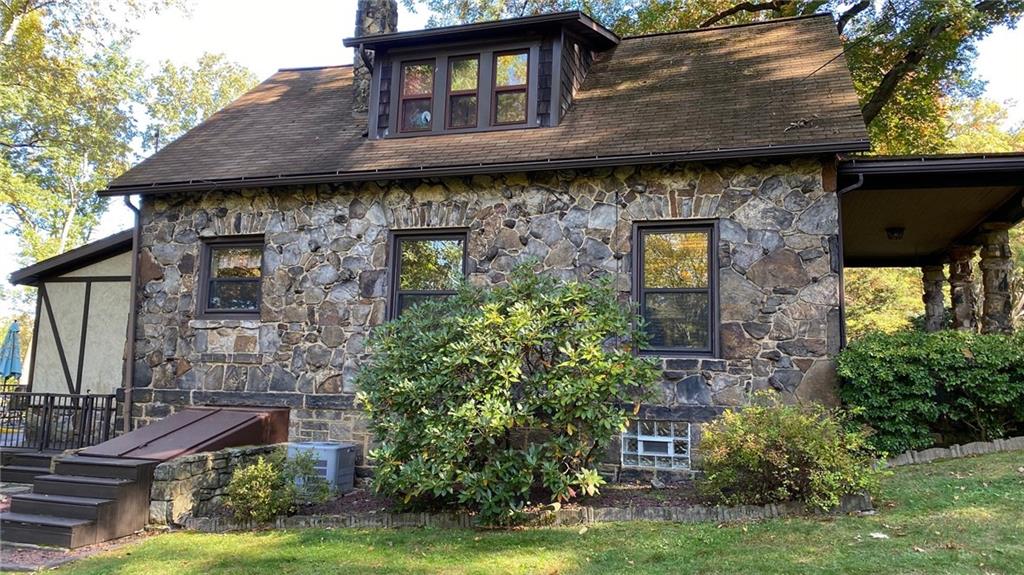 141 Hicks Road Renfrew, PA 16053 - Photo 3 of 20