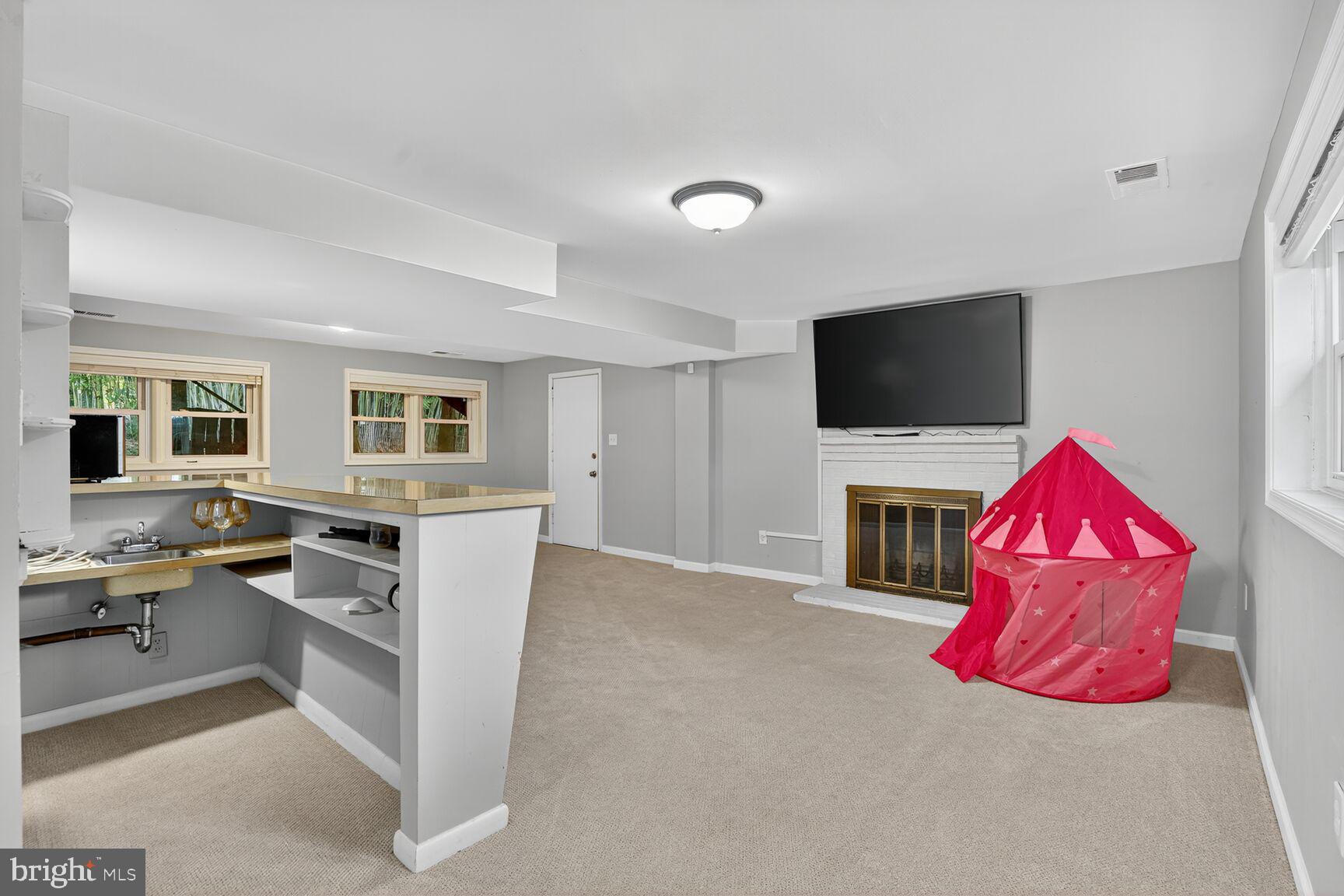 4004 David Lane Alexandria, VA 22311 - Photo 17 of 25 a view of a livingroom with furniture and a flat screen tv