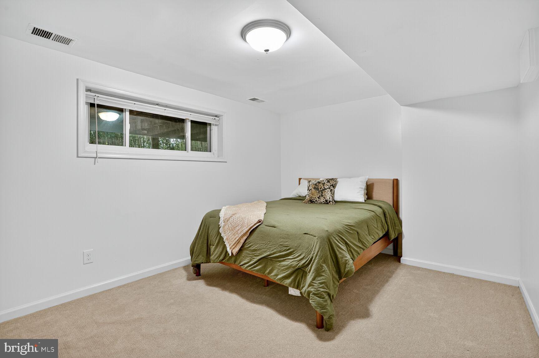 4004 David Lane Alexandria, VA 22311 - Photo 20 of 25 a bedroom with a bed and window