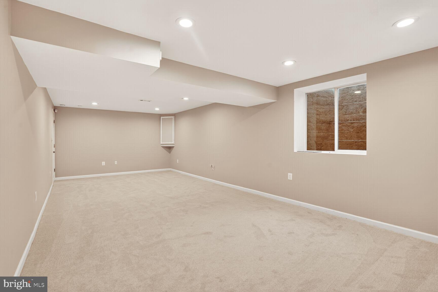 4004 David Lane Alexandria, VA 22311 - Photo 23 of 25 a view of an empty room with a window