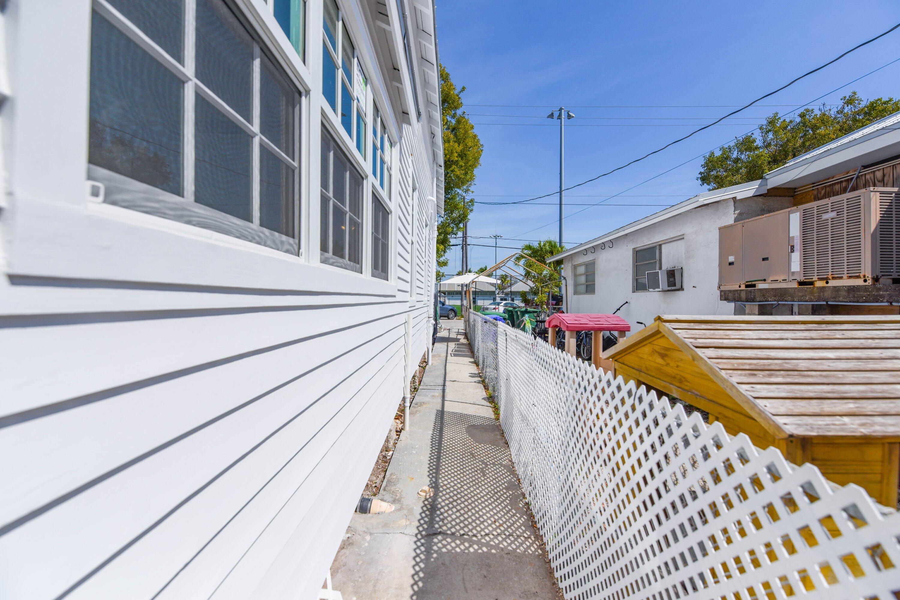 1018 Georgia Street Key West, FL 33040 - Photo 34 of 35 017-1018GeorgiaStreet-KeyWest-FL-33040-S