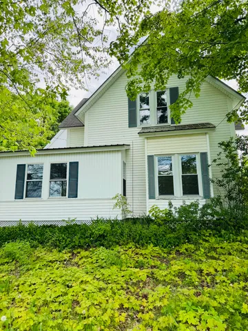 $149,900 | 156 Railroad Street, Clinton, ME 04927