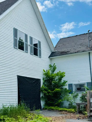 $149,900 | 156 Railroad Street, Clinton, ME 04927