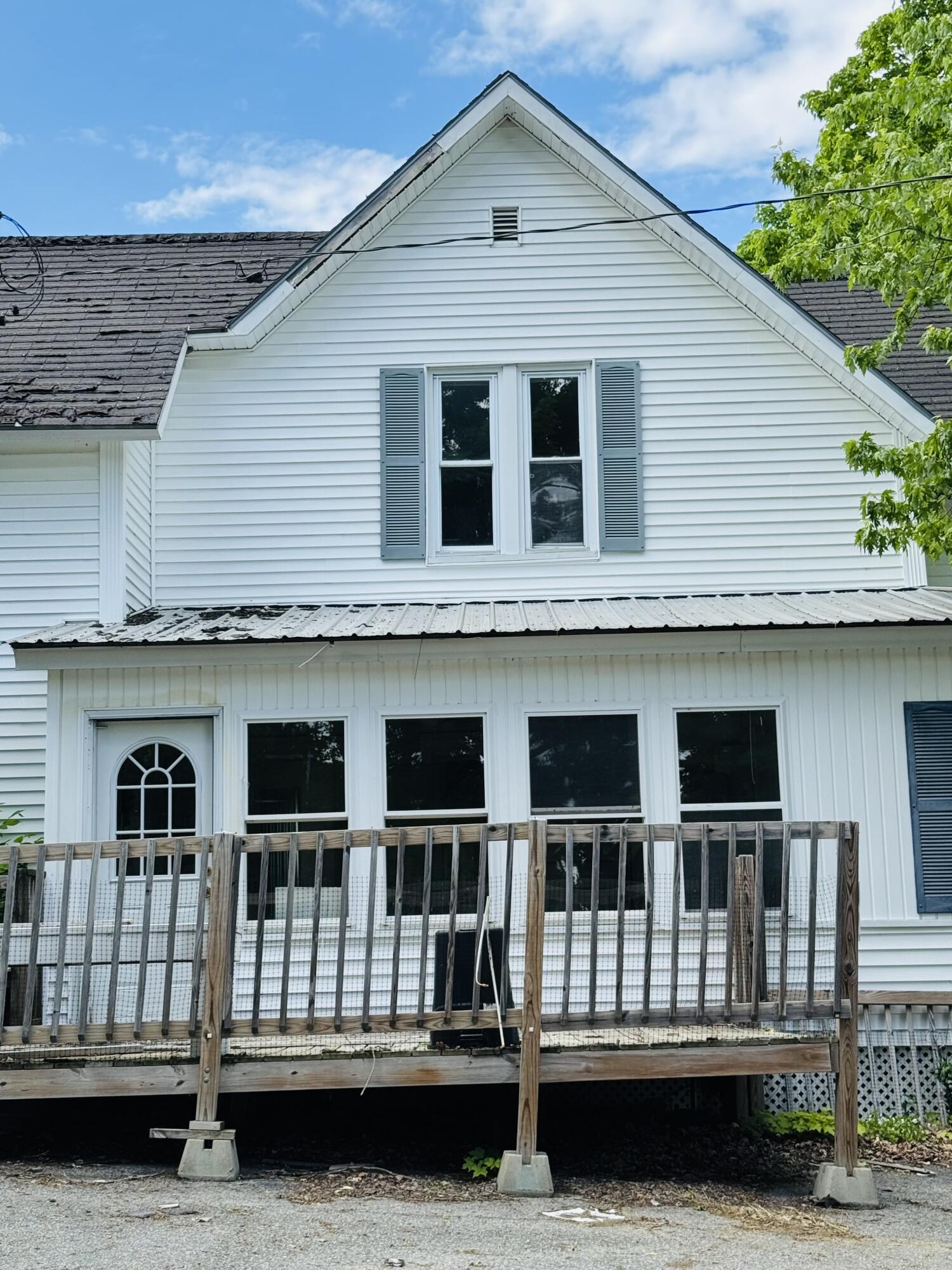 156 Railroad Street Clinton, ME 04927 - Photo 4 of 18 IMG_5314