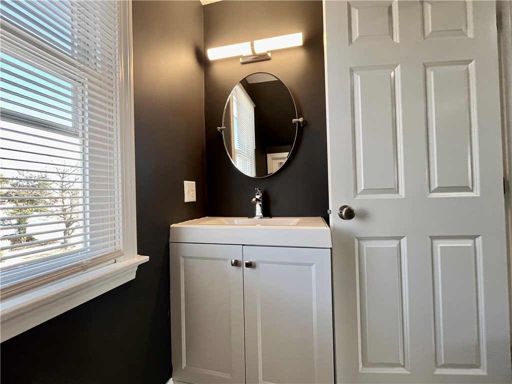 190 East Main Road, Unit 3 Middletown, RI 02842 - Photo 13 of 17