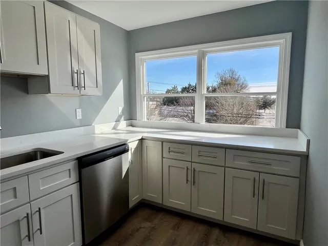 $2,700 | 190 East Main Road, Unit 3, Middletown, RI 02842