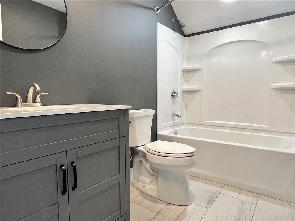 190 East Main Road, Unit 3 Middletown, RI 02842 - Photo 8 of 17