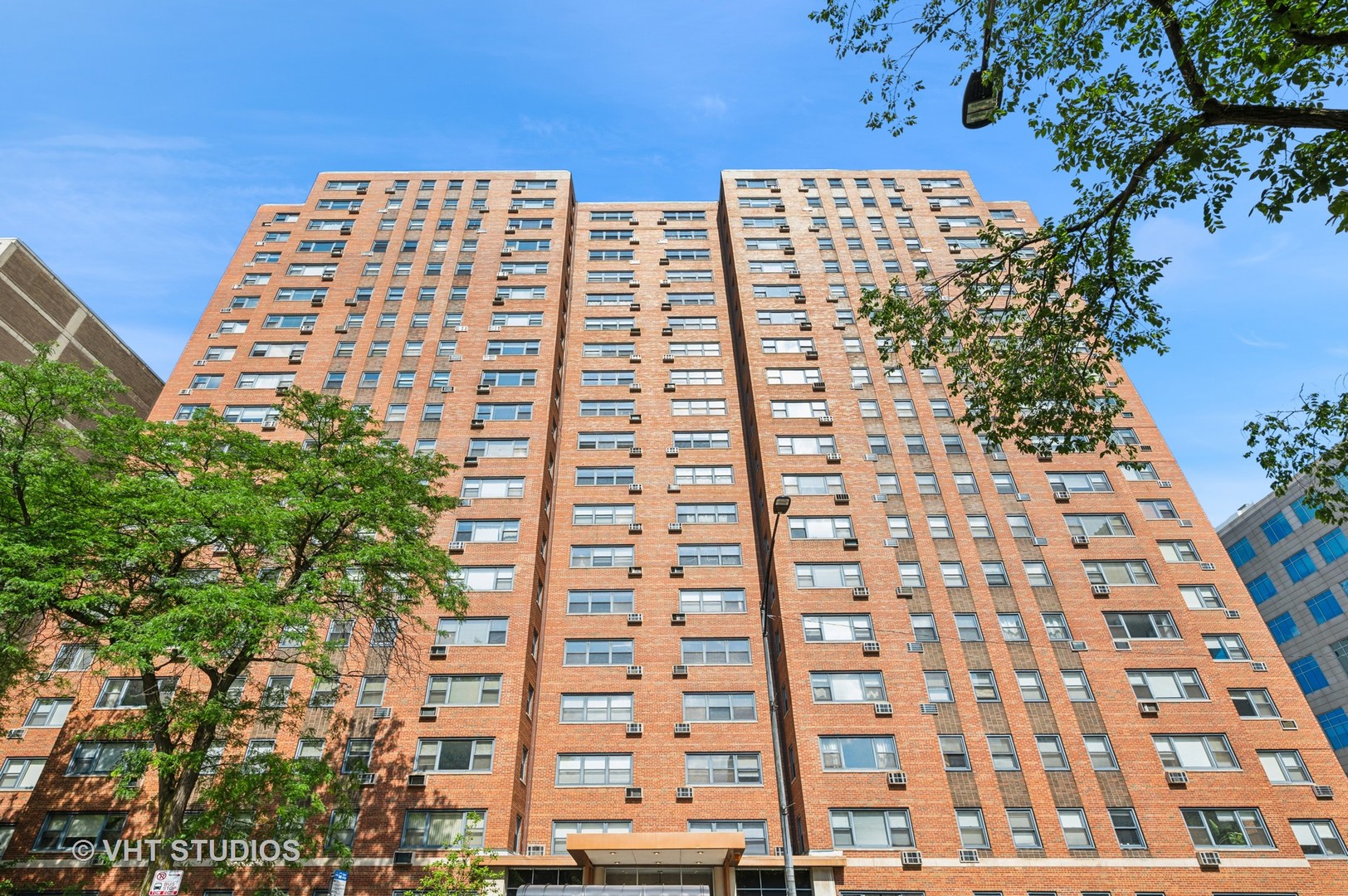 2909 North Sheridan Road, Unit 1309 Chicago, IL 60657 - Photo 2 of 21 Gallery Image 2
