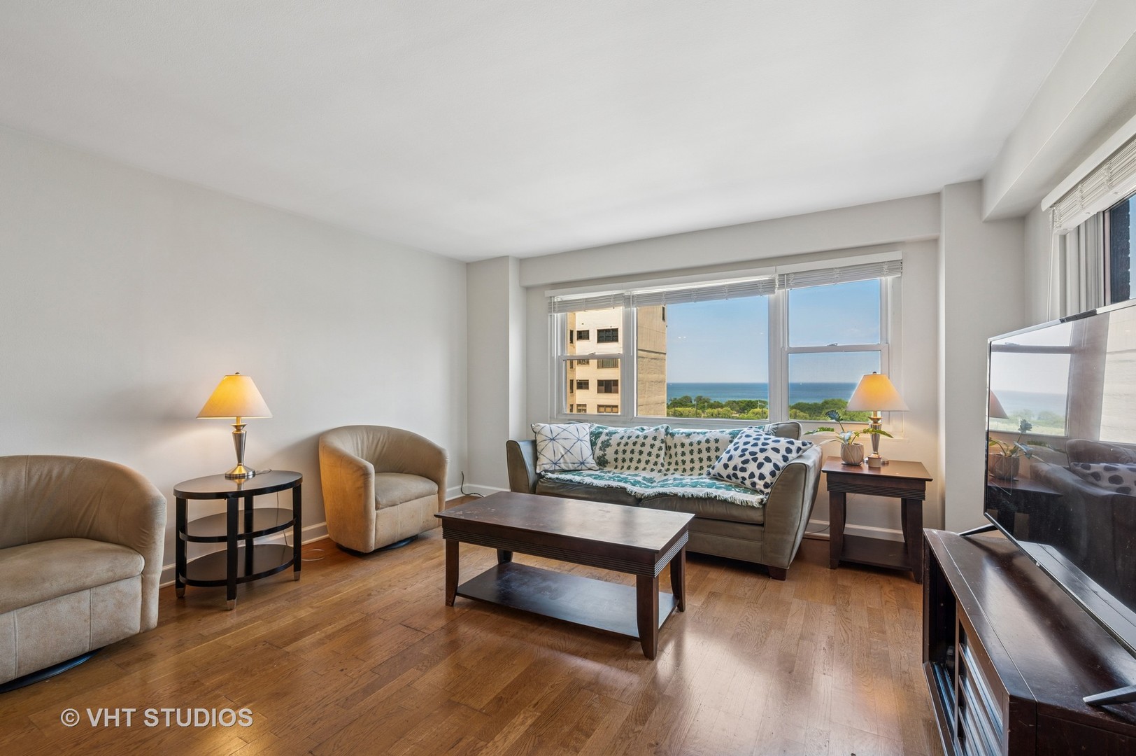 2909 North Sheridan Road, Unit 1309 Chicago, IL 60657 - Photo 3 of 21 Gallery Image 3