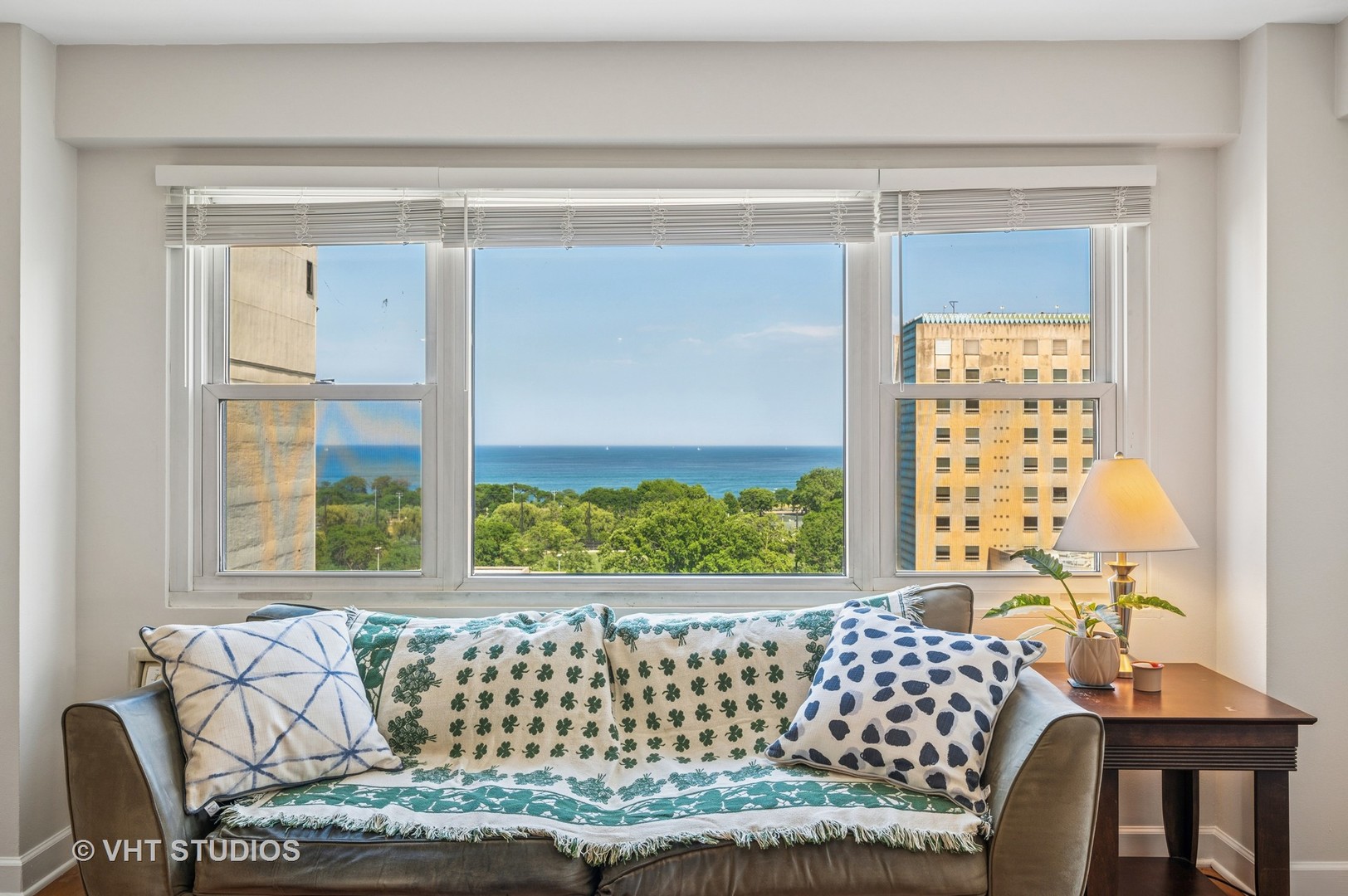 2909 North Sheridan Road, Unit 1309 Chicago, IL 60657 - Photo 4 of 21 Gallery Image 4