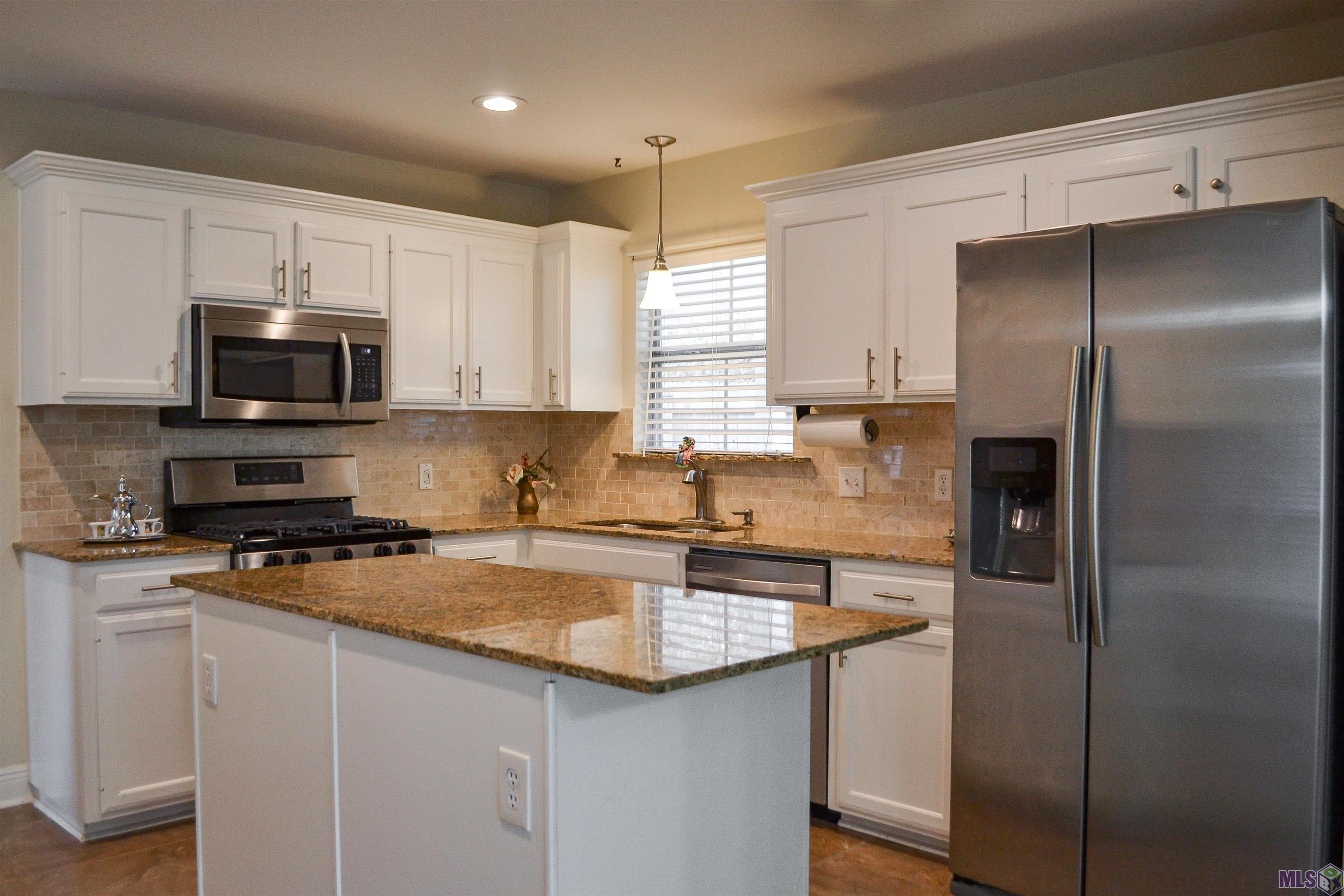 11045 Paddock Avenue Baton Rouge, LA 70816 - Photo 7 of 23 Kitchen with Stainless Steel Appliances