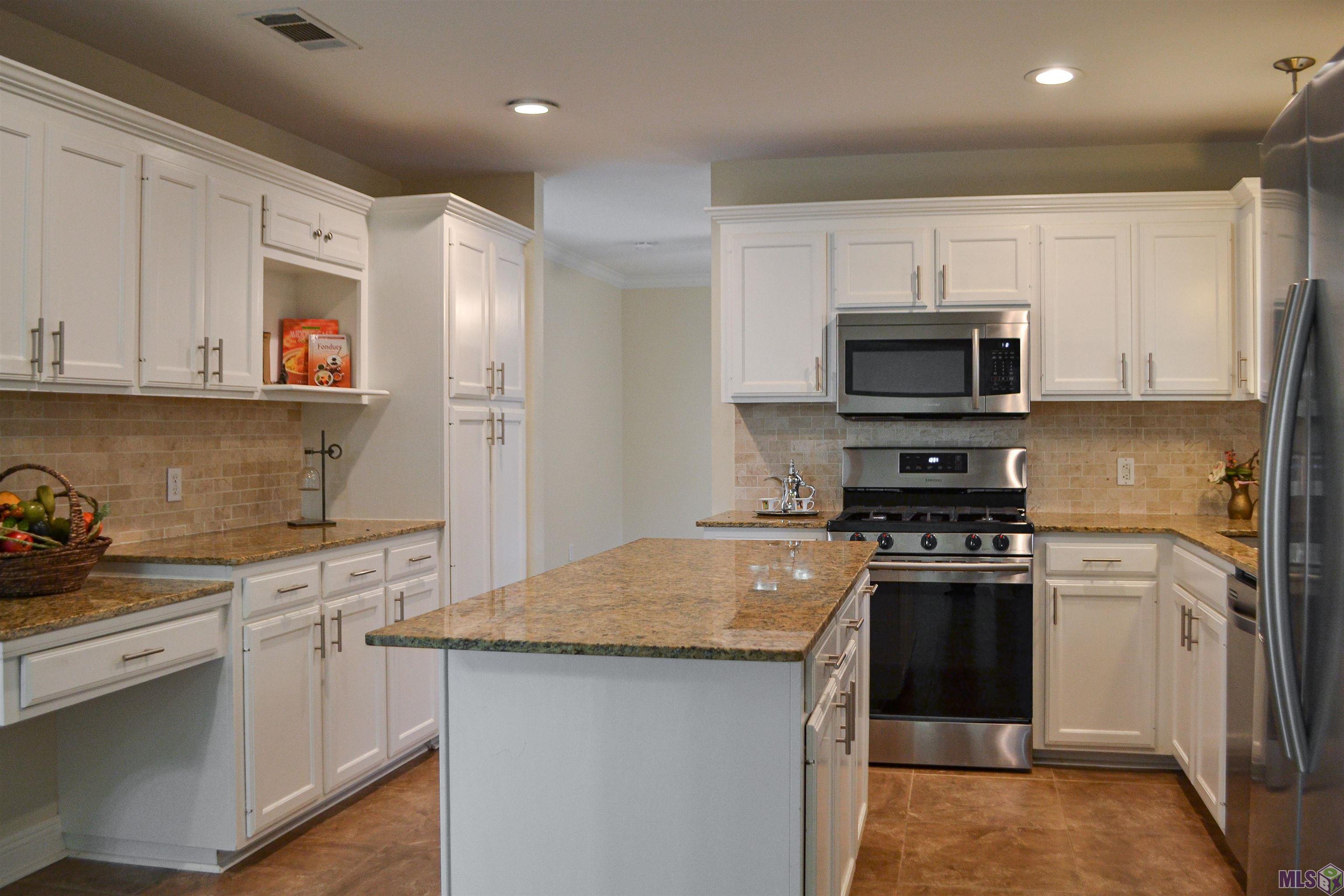 11045 Paddock Avenue Baton Rouge, LA 70816 - Photo 8 of 23 Excellent Granite Slab Island