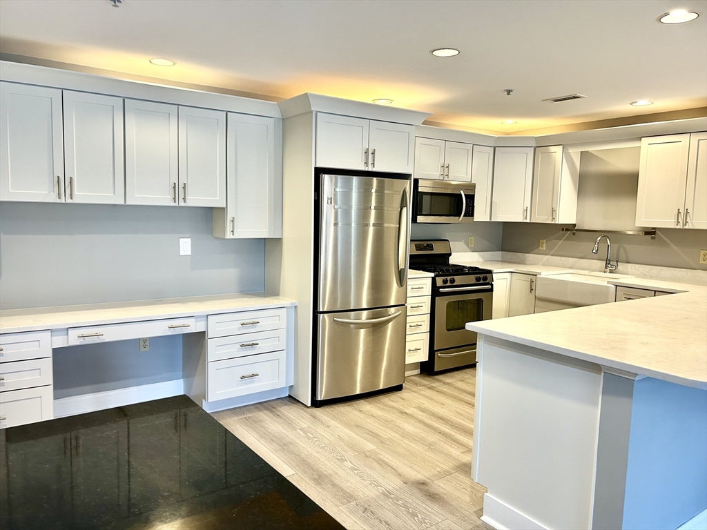 12 Brookside Road, Unit 3 Westford, MA 01886 - Photo 6 of 28 a kitchen with a refrigerator stove and sink