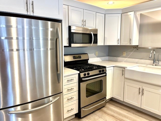 12 Brookside Road, Unit 3 Westford, MA 01886 - Photo 7 of 28 a kitchen with a stove microwave and refrigerator