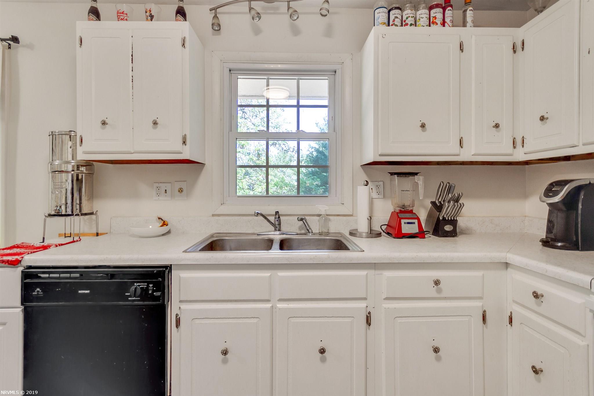 4035 Bains Chapel Road Radford, VA 24141 - Photo 14 of 39 Gallery Image 14