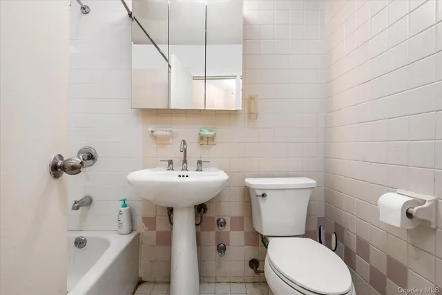 $179,000 | 125-10 Queens Boulevard, Unit 1425 | Kew Gardens