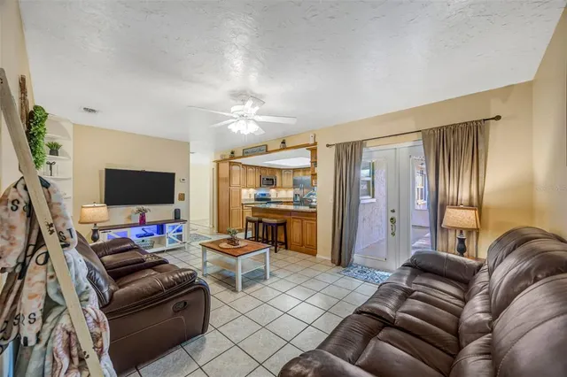 $369,900 | 609 King Henry Court, Seffner, FL 33584