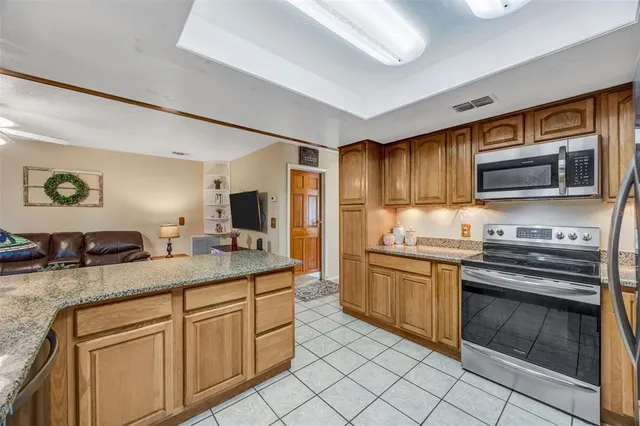 $369,900 | 609 King Henry Court, Seffner, FL 33584