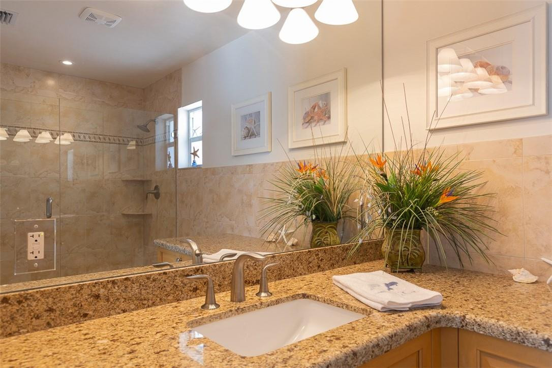 2640 Northeast 53rd Court Lighthouse Point, FL 33064 - Photo 12 of 27 MASTER BATHROOM