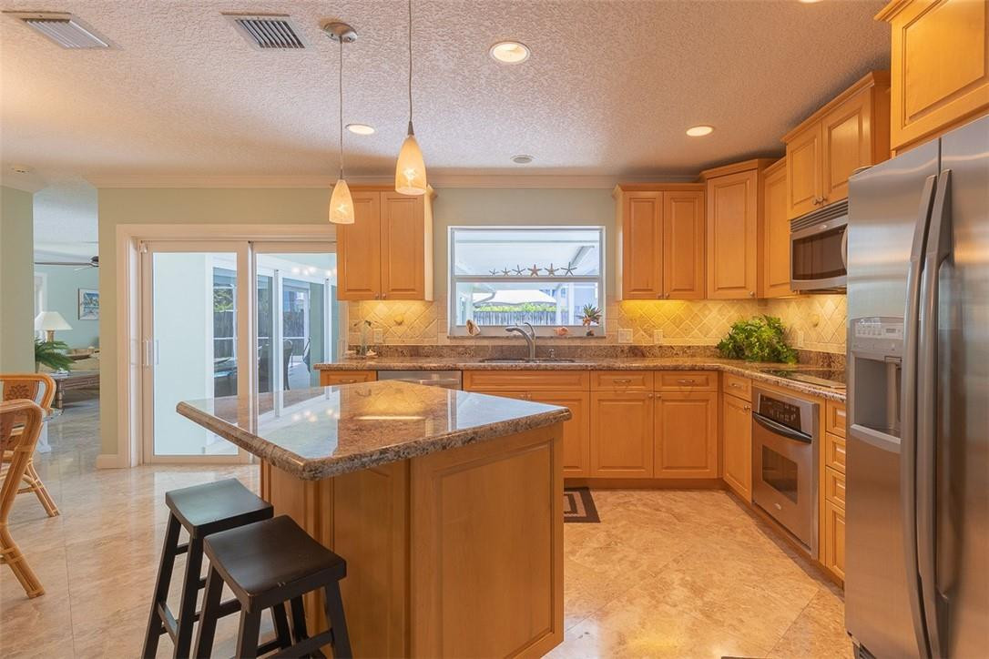 2640 Northeast 53rd Court Lighthouse Point, FL 33064 - Photo 4 of 27 Photo 4