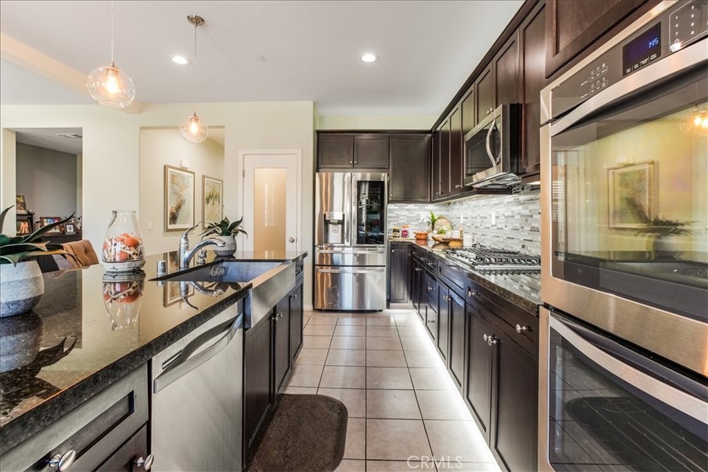 27323 Ardella Place Saugus, CA 91350 - Photo 13 of 52